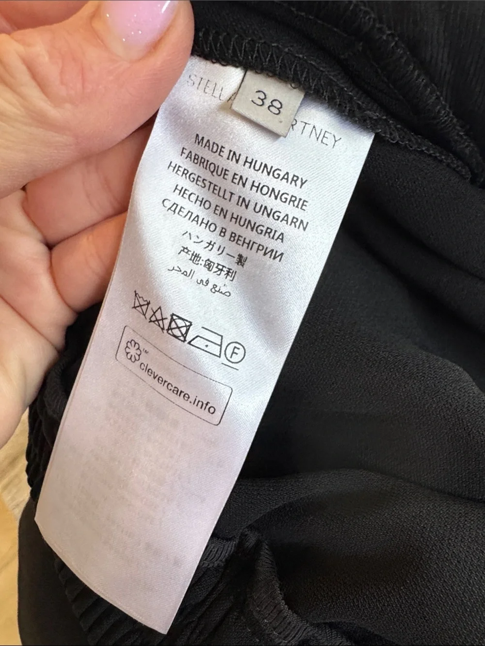 Stella McCartney Black Cropped Elastic-Waist jogger Pants